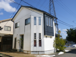 写真4 南西からの外観